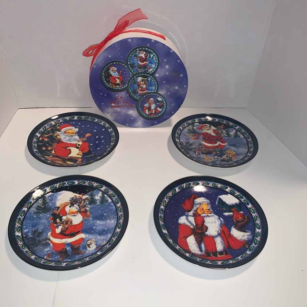 NWT Christmas Plate Set For 4 Pieces New